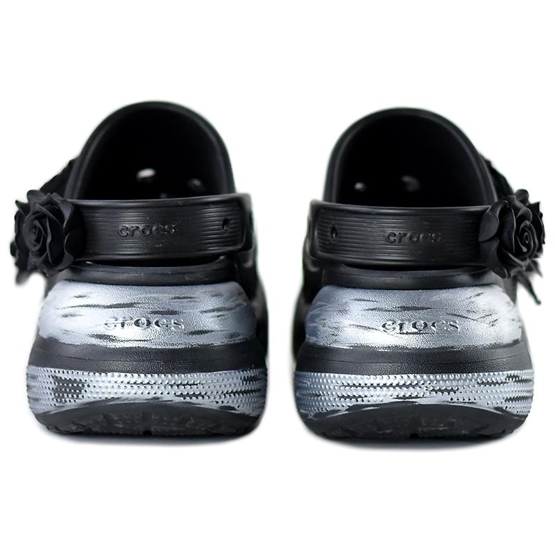 Crocs Классические клоги NR Весенняя роза Личность Сладкий Крутой Повседневный Комфорт Уличный стиль Вышивка Перфорированная обувь Унисекс Черный и Серебристый