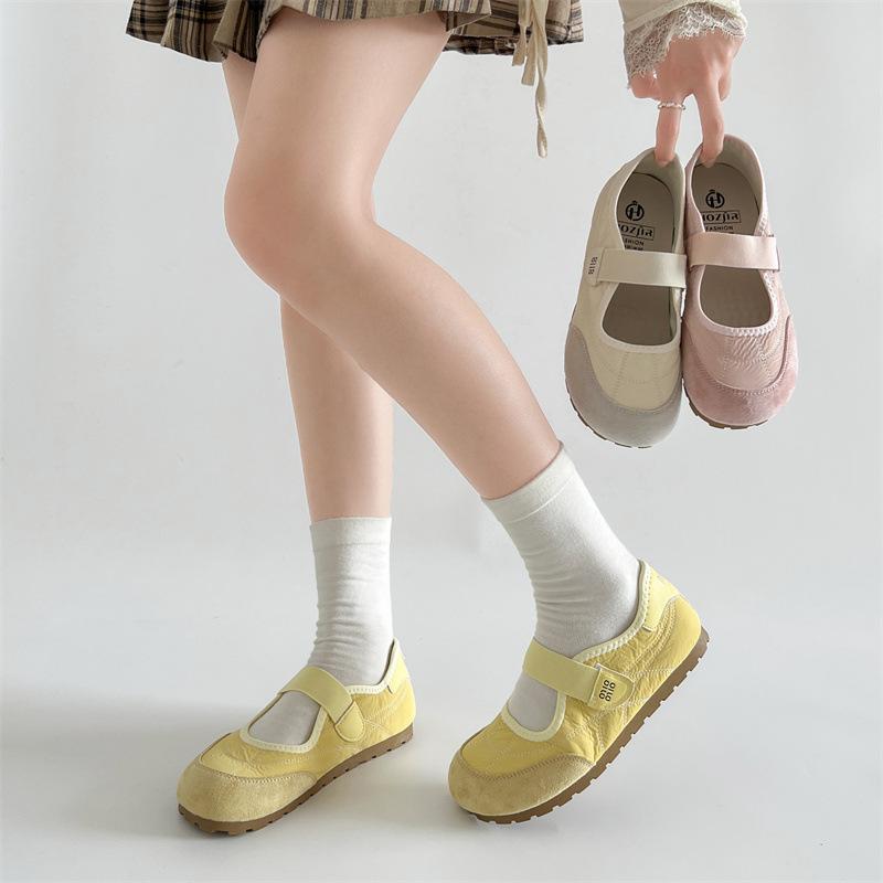 Retro white French ballet style flat bottom shallow mouth single shoes women's summer 2025 new inner height increase versatile Mary Jane shoes