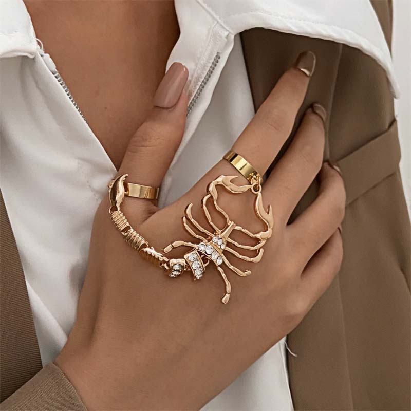 Punk Sliver Scorpion Chain Ring for Woman Men Retro Exaggerated Shiny Zircon Spider Snake Adjustable Rings Party Jewelry