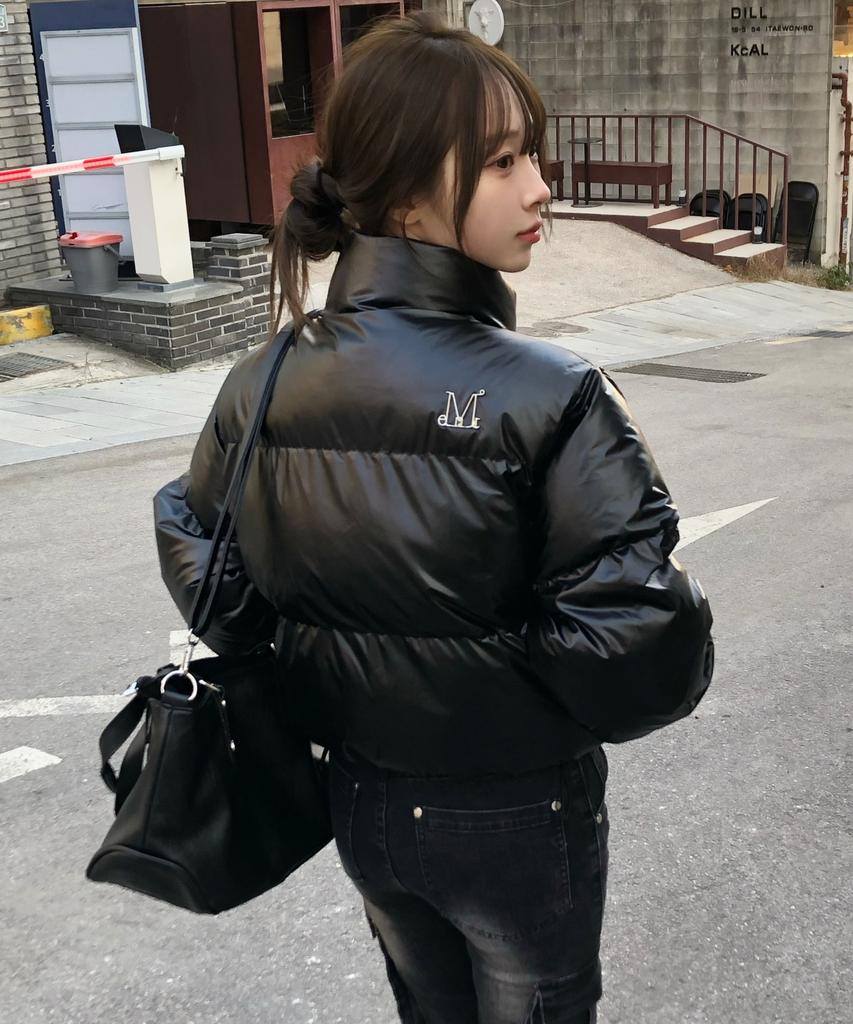 MUCENT Radien Metal Logo High-Neck Glossy Crop Padded Jacket (2 Colors)