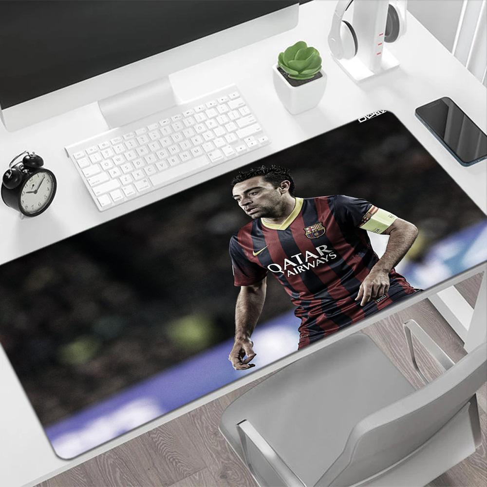 Player Celebrates Rain Large Mouse Pad Gaming Laptop Mouse Pad Computer Desk Keyboard Mat Non-Slip Rubber Base Office Desk Accessory