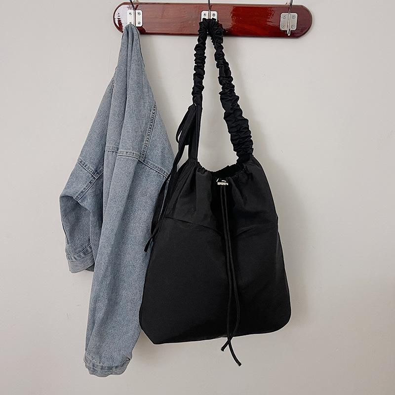 Fashion Drawstring Shoulder Women's Bag 2025 New Nylon Messenger Bag Korean Version Niche Casual Art Canvas Bucket Bag