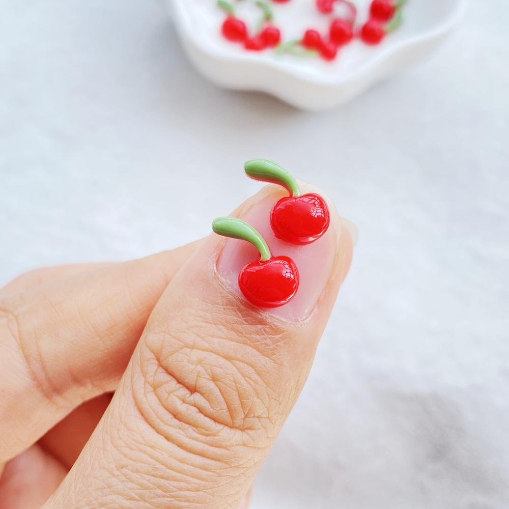50 шт. Милые Мини Красные Вишни Дизайн Ногтей Смола Дизайнерские Шармы DIY Поделка Для Ногтей 3D Украшения Бижутерия