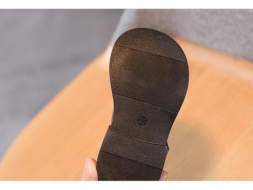 Детские кожаные туфли принцессы на весну и осень 2024 года с мягкой подошвой, идеально подходят для черных танцев.