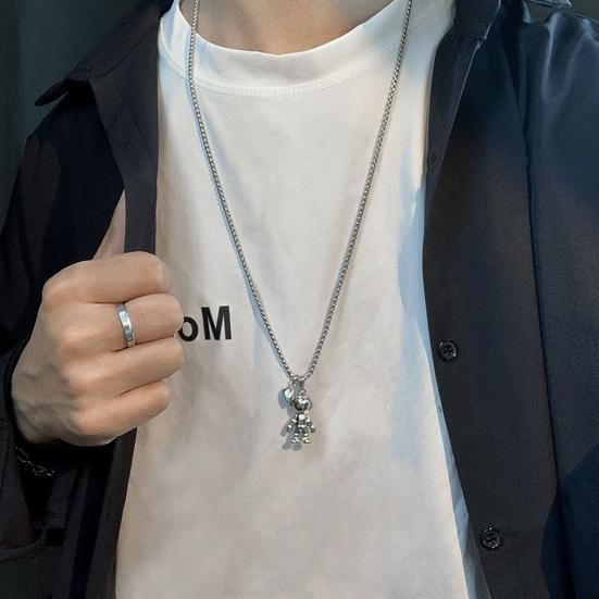 2Pcs Smooth Surface Exquisite Workmanship Couple Necklaces Creative Design Space Astronaut Magnetic Buckle Friendship