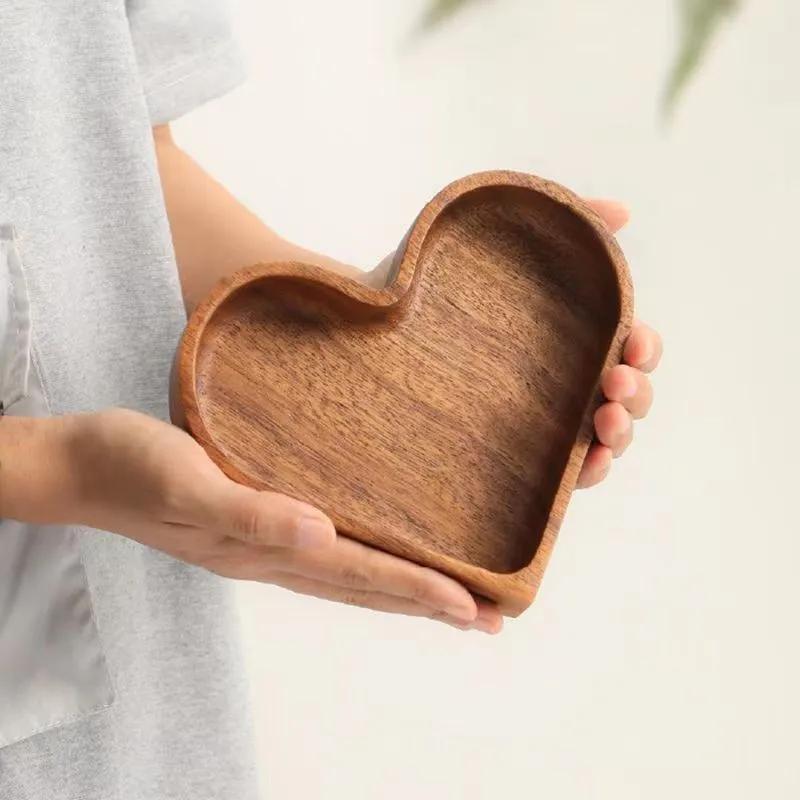 Candy Solid Wood Tray Stackable Dried Fruit Box Solid Fruit Tray Creative Walnut Tray Love Shaped Candy Box Whole Wood YLE9
