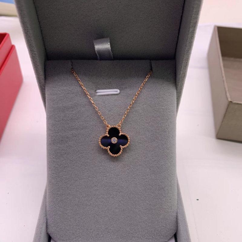 Легкое роскошное ожерелье с подвеской в виде четырехлистного клевера, рябчика, красного агата и малахита на золотой цепочке