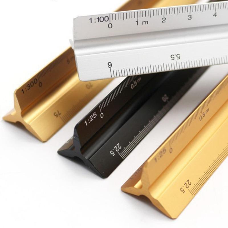 Метрическая треугольная линейка для рисования. 30 см