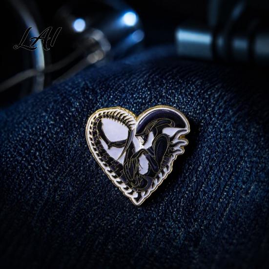 Daily Wear Brooch Love Heart Aliens Badge Brooch Shape Enamel Lapel Pin Clothing Sci-fi Lovers Accessories for Parties Dates Gift Sci-Fi Pin