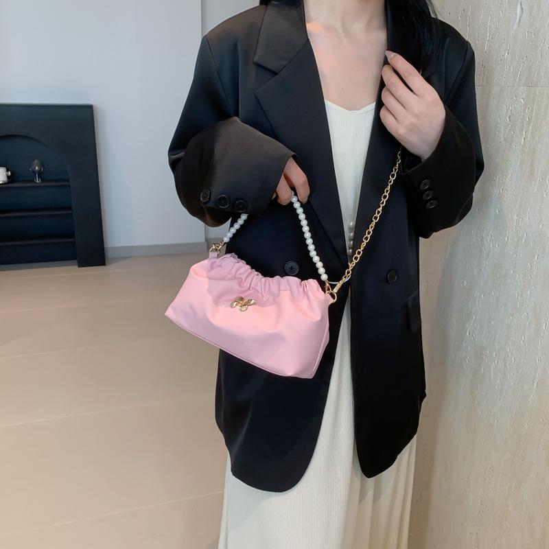 Корейская версия трендовой плиссированной сумки-ведра с двумя плечевыми ремнями, женская летняя новинка 2024 года, переносная сумка-мессенджер с бисером