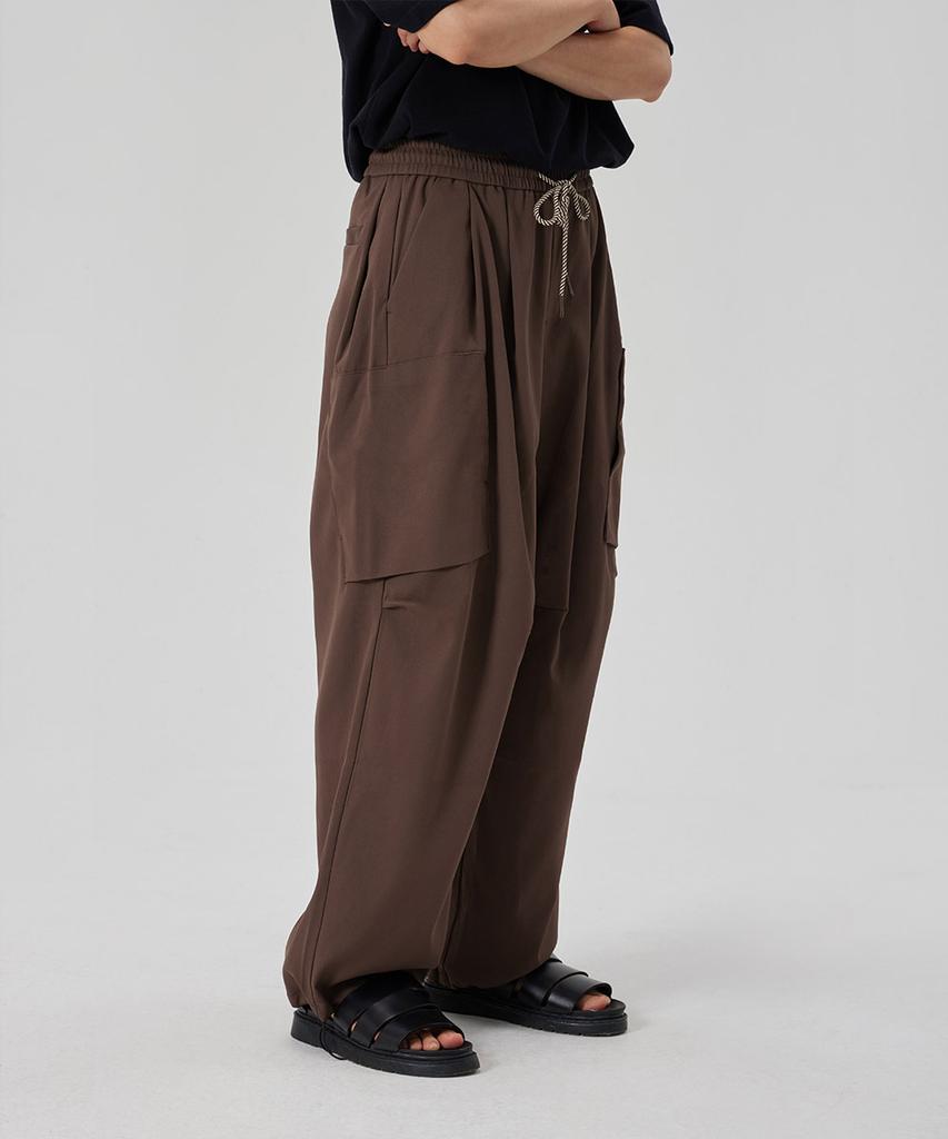MAKEITTO Two Tuck Wide Parachute Cargo Pants_Brown
