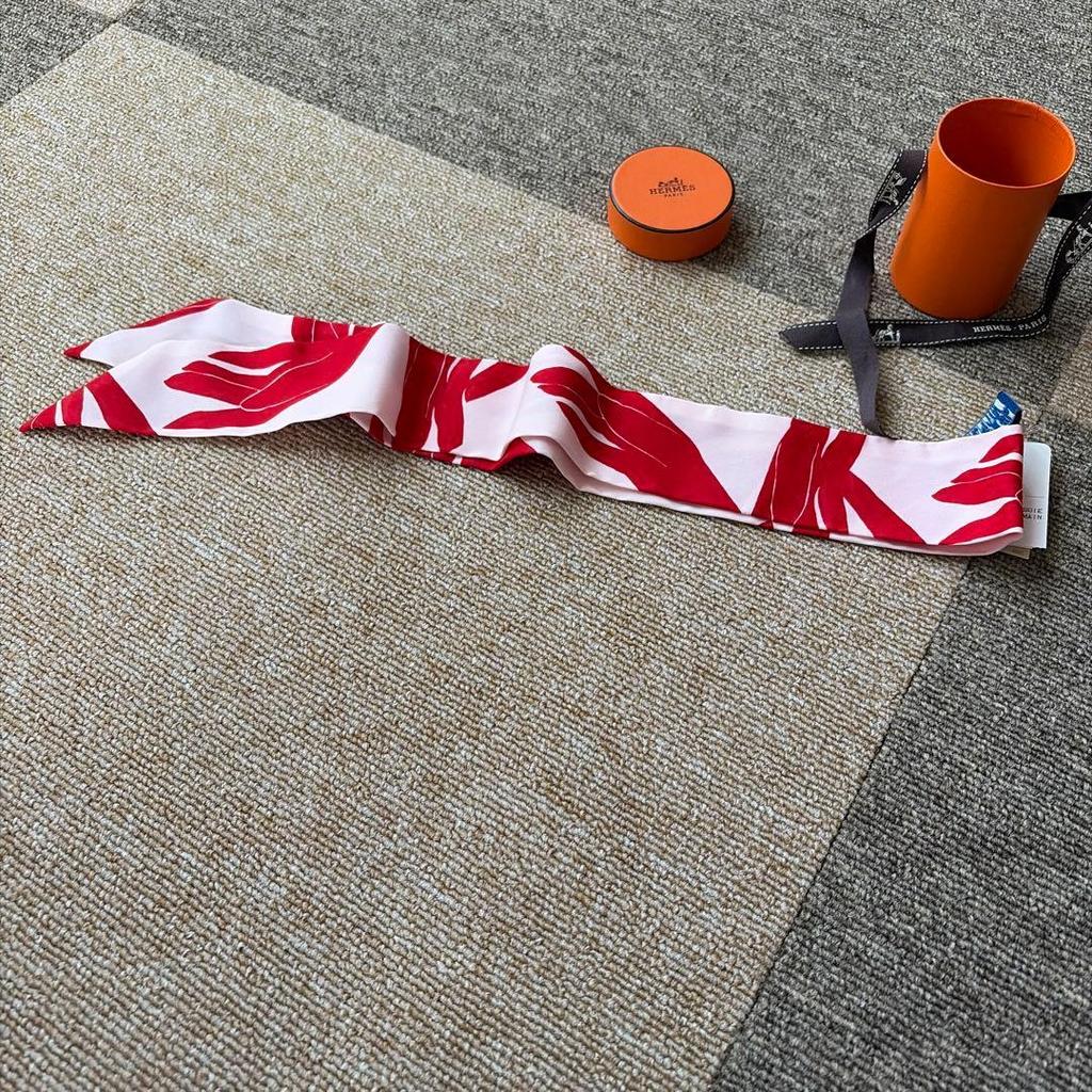 Used HERMES TWILLY SILK SCARF