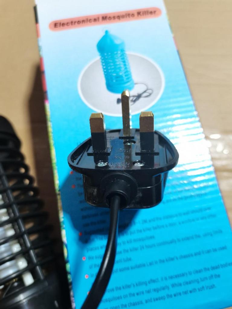 Электрический уничтожитель комаров: Фотокаталитическая ловушка без излучения для использования внутри и снаружи помещений