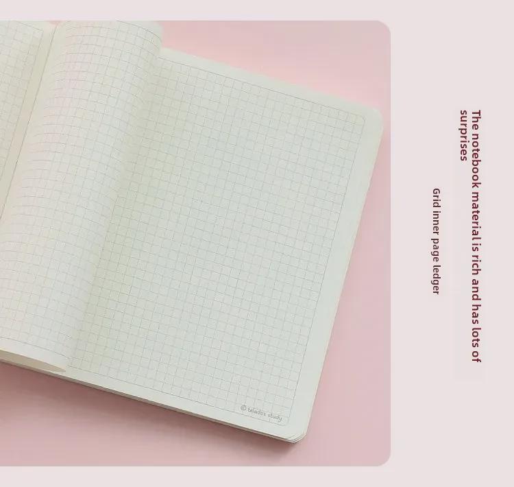 Сундук с сокровищами Тирадо: Подарочный набор из блокнота с наклейками, канцелярскими принадлежностями и глухой коробкой.