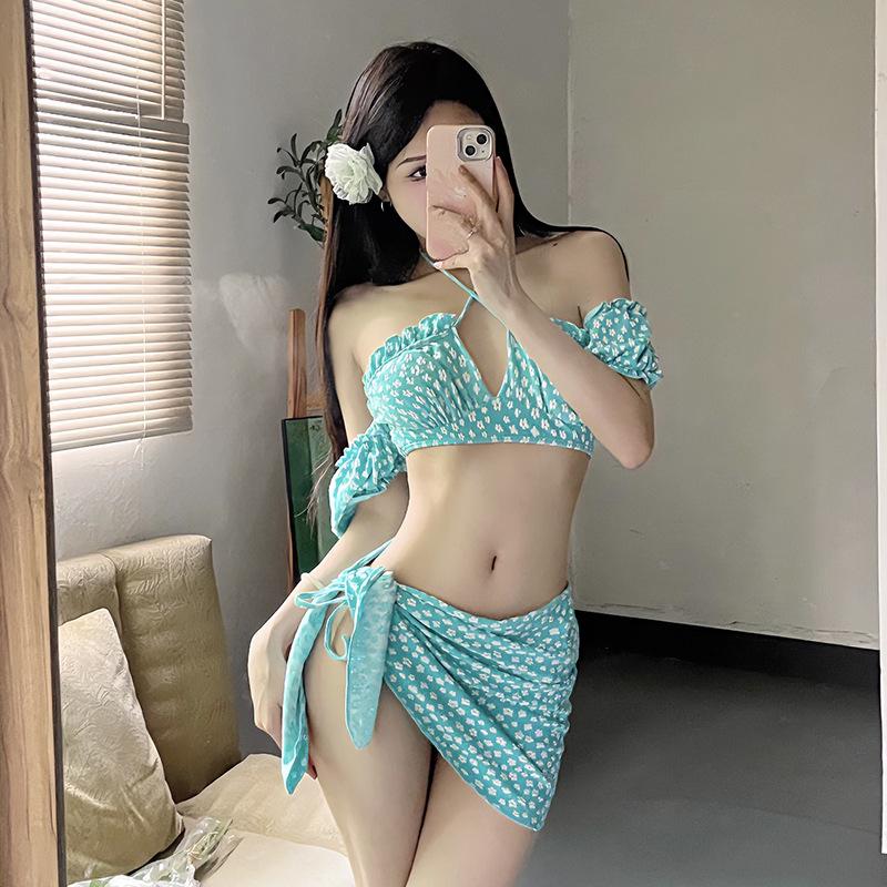 2024 Цветочный купальник-топ-бандо на одно плечо: Сексуальный костюм-тройка с юбкой с разрезом