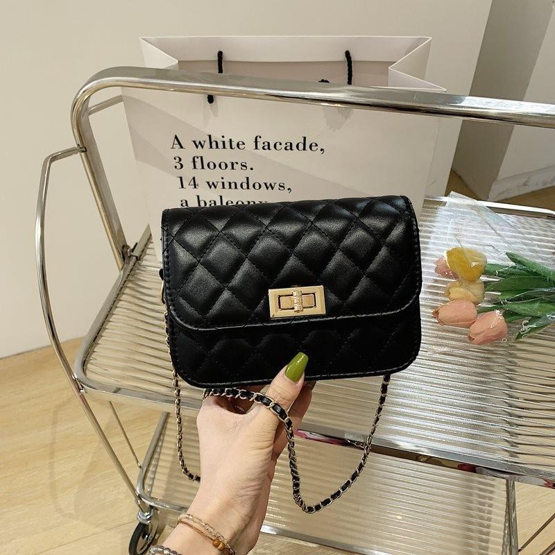 Stylish Chain Crossbody Bag For Women Vintage Checkered Design Soft Pu Leather