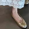 Версия из овчины~ нишевый дизайн цветок Мэри Джейн одинарные туфли 2025 высококлассные универсальные с круглым носком балетки на плоской подошве
