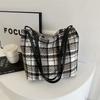 Шерстяная клетчатая модная простая повседневная сумка-тоут большой вместимости 2025 в зарубежном стиле, новая зимняя корейская версия