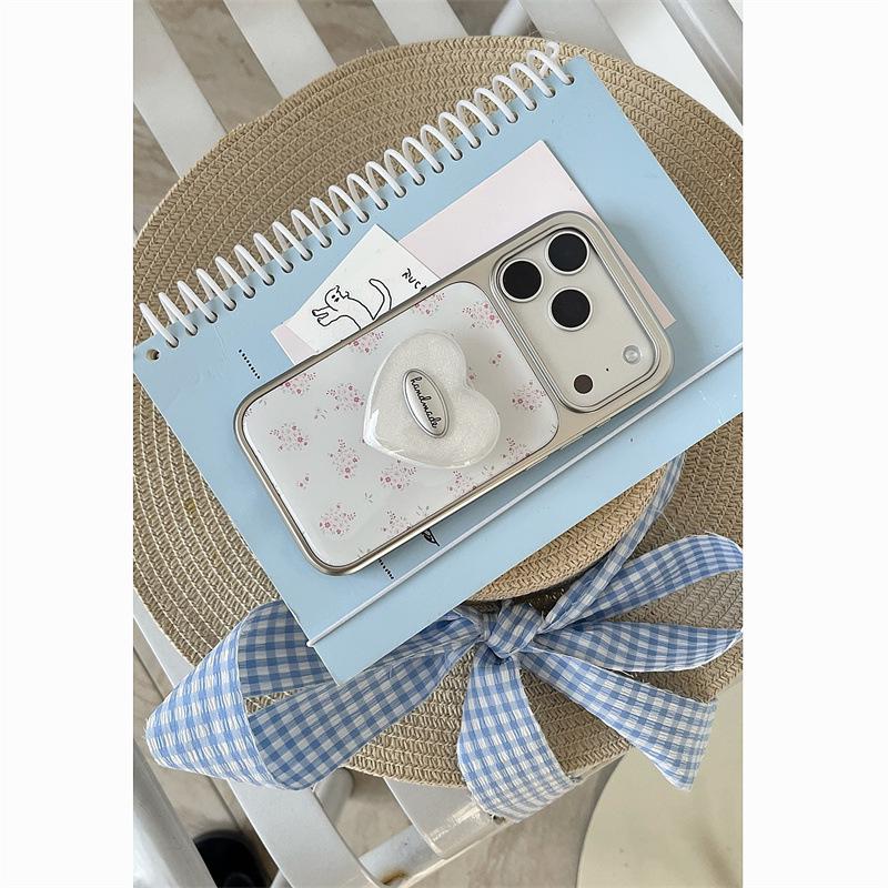 Чехол-подставка для iPhone 17/16 Pro Max/15/14 'Весеннее свежее цветочное сердце'