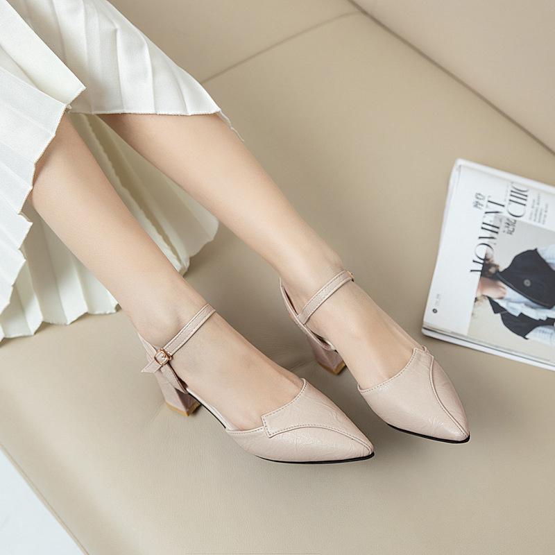 Сандалии на высоком каблуке. Летняя женская обувь с острым носком. Модная римская обувь Wild Baotou.