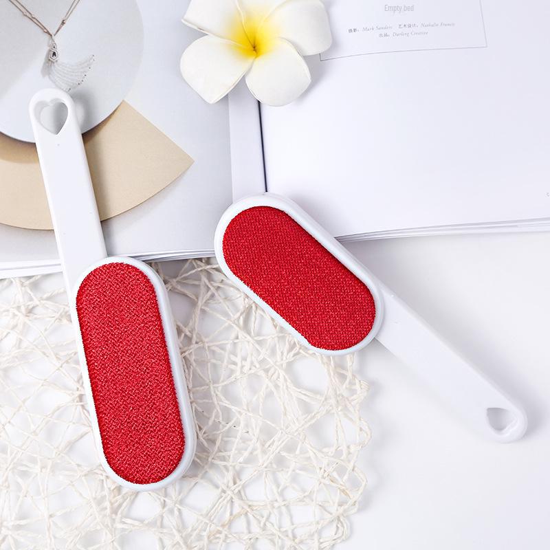 Двухсторонняя электростатическая щетка с волосяным валиком для чистки одежды и удаления пыли