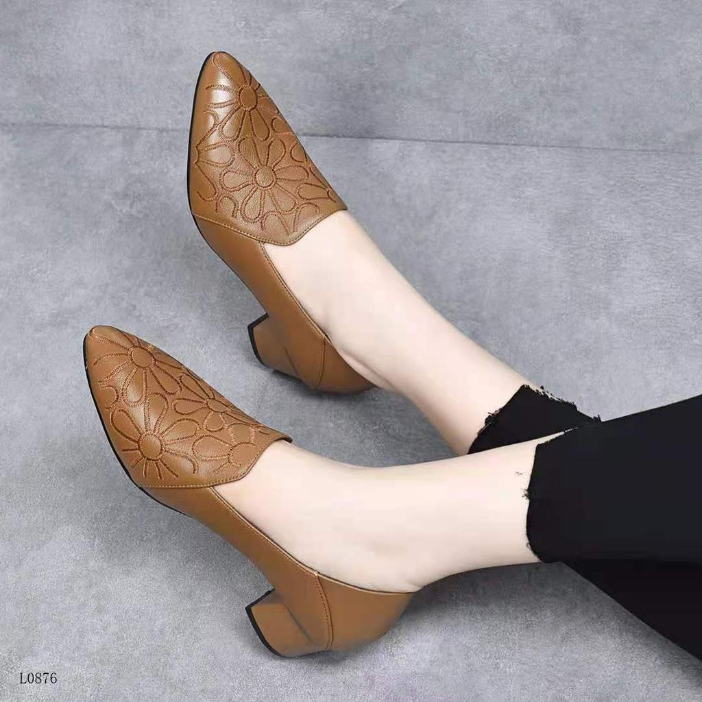 Middle Heel Spring and Autumn Embroidered Single Shoes Women's Deep Mouth Pointed Head Middle Heel Fashion Versatile Middle Heel Work Shoes Internet C