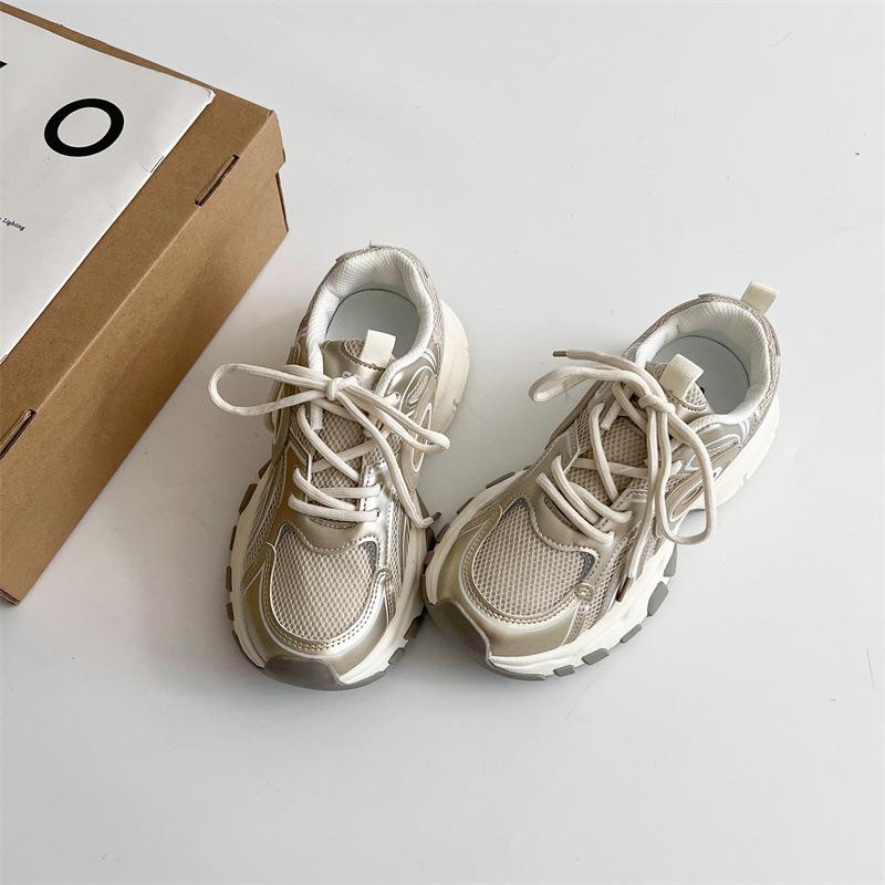 Серебристо-серые универсальные кроссовки на высокой платформе в стиле «папины кроссовки» женские 2025 новая летняя популярная сетчатая студенческая легкая спортивная обувь
