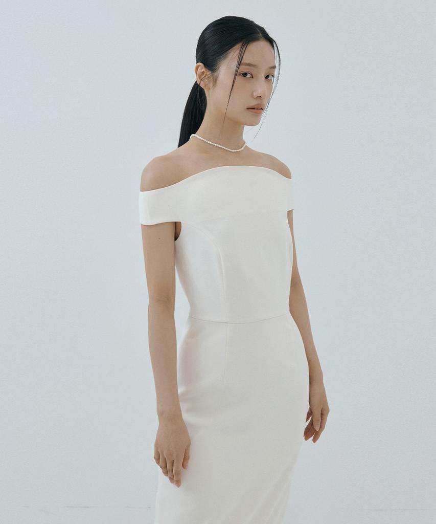 Lucirju Curved Off-Shoulder Dress (Ivory)