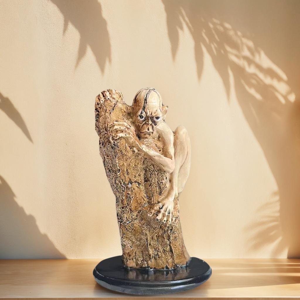 1 Piece of Tree-Hugging Humanoid Art Statue Ornament, Abstract Nature Fusion Design, Living Room Desktop Soft Decoration, Creative Atmosphere Display