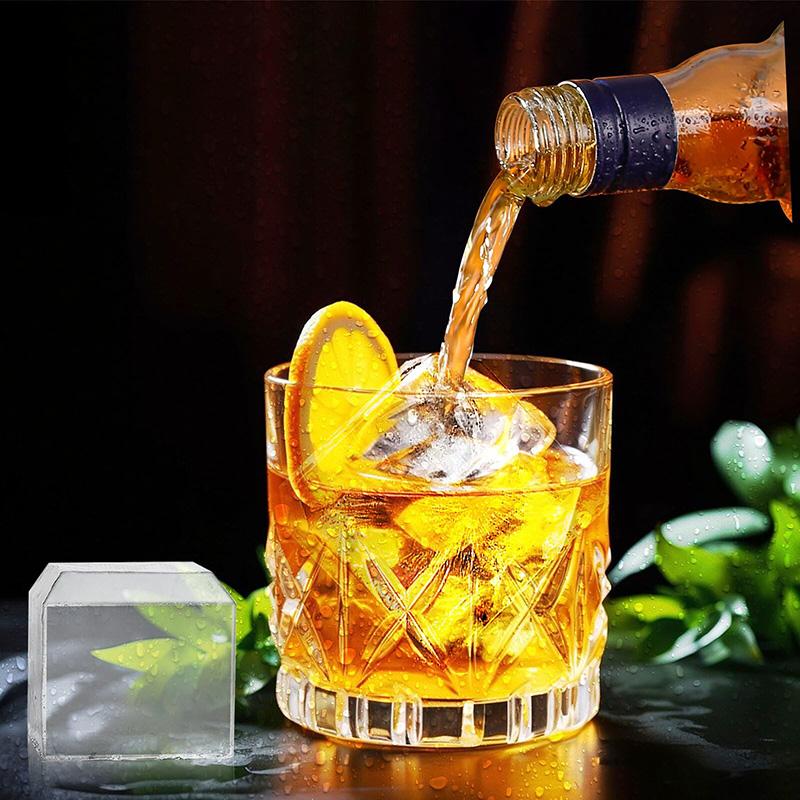 Большие силиконовые формы для льда, 2-дюймовые большие лотки для кубиков льда со съемной крышкой, не содержат бисфенол-А, легко снимаются и штабелируются, гибкий лоток для кубиков льда