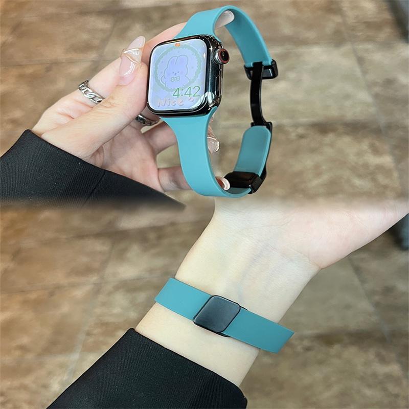 Силиконовый ремешок для Apple Watch Band 44 мм, 45 мм, 49 мм, 40 мм, 41 мм, 42 мм, 38 мм, спортивный браслет с магнитной пряжкой Iwatch 7 8 5 4 SE Ultra