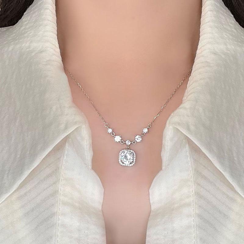 Квадратный дизайн ожерелья для тяжелой промышленности, изысканный, легкий, роскошный, высокого качества, элегантный, элегантный и элегантный для небольшого рынка