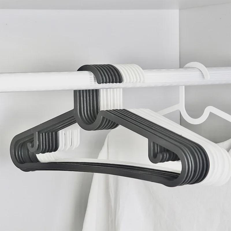 Japanese Black & White Non-Slip Hanger for Dormitory or Balcony
