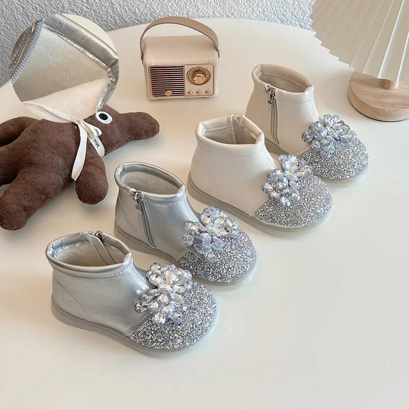 2024 Детские модные ботинки принцессы для девочек, зимние новые корейские мягкие нескользящие элегантные универсальные кожаные туфли до щиколотки