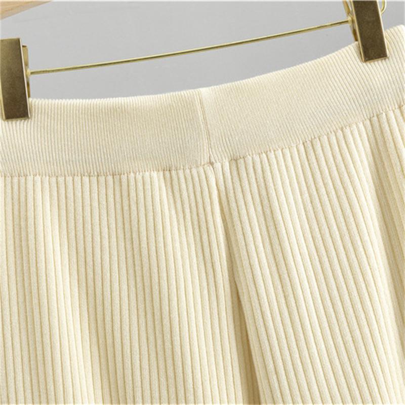 Вязаный комплект женский осенний короткий свитер брюки широкие от бедра комплект из двух вещей