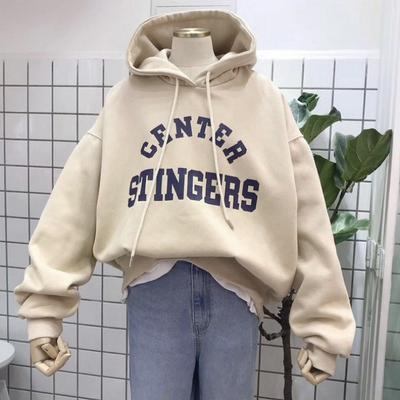 Свободная и универсальная женская куртка с длинными рукавами и плюшевым утолщенным капюшоном.