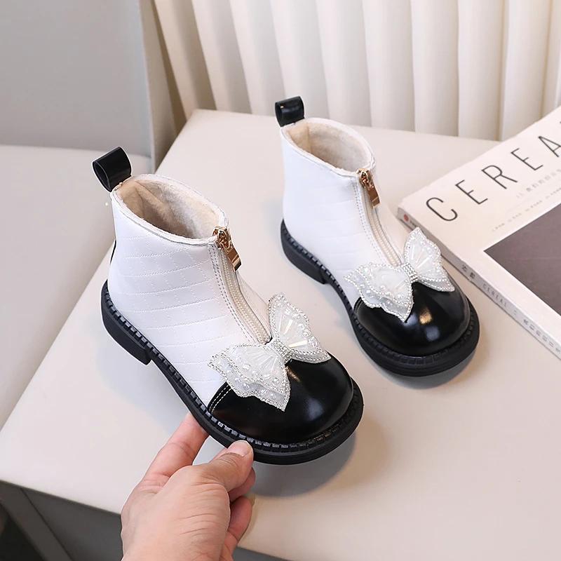 Детские теплые туфли принцессы, нескользящие модные ботинки для девочек с милым бантом, новинка 2024 года, детские короткие кожаные ботинки с молнией спереди