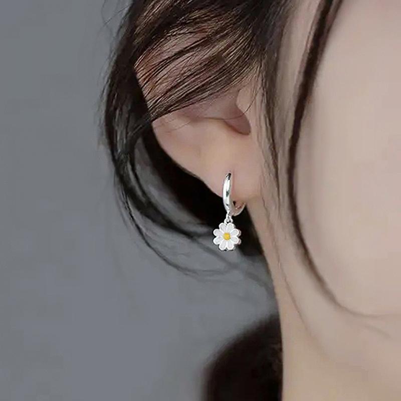 1 пара новых простых милых сережек-гвоздиков с подвеской в виде цветка маргаритки для женщин и девочек, милые серьги для девочек, свадебная вечеринка, ювелирные изделия в подарок