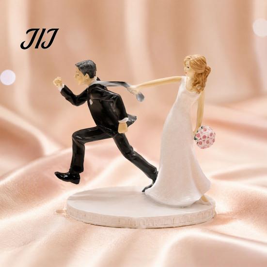 Commemorative Resin Statue Funny Runaway Bride and Groom Figurine, Wedding Cake Topper Decor, Engagement Party Table Decor Couple Desktop Ornament for