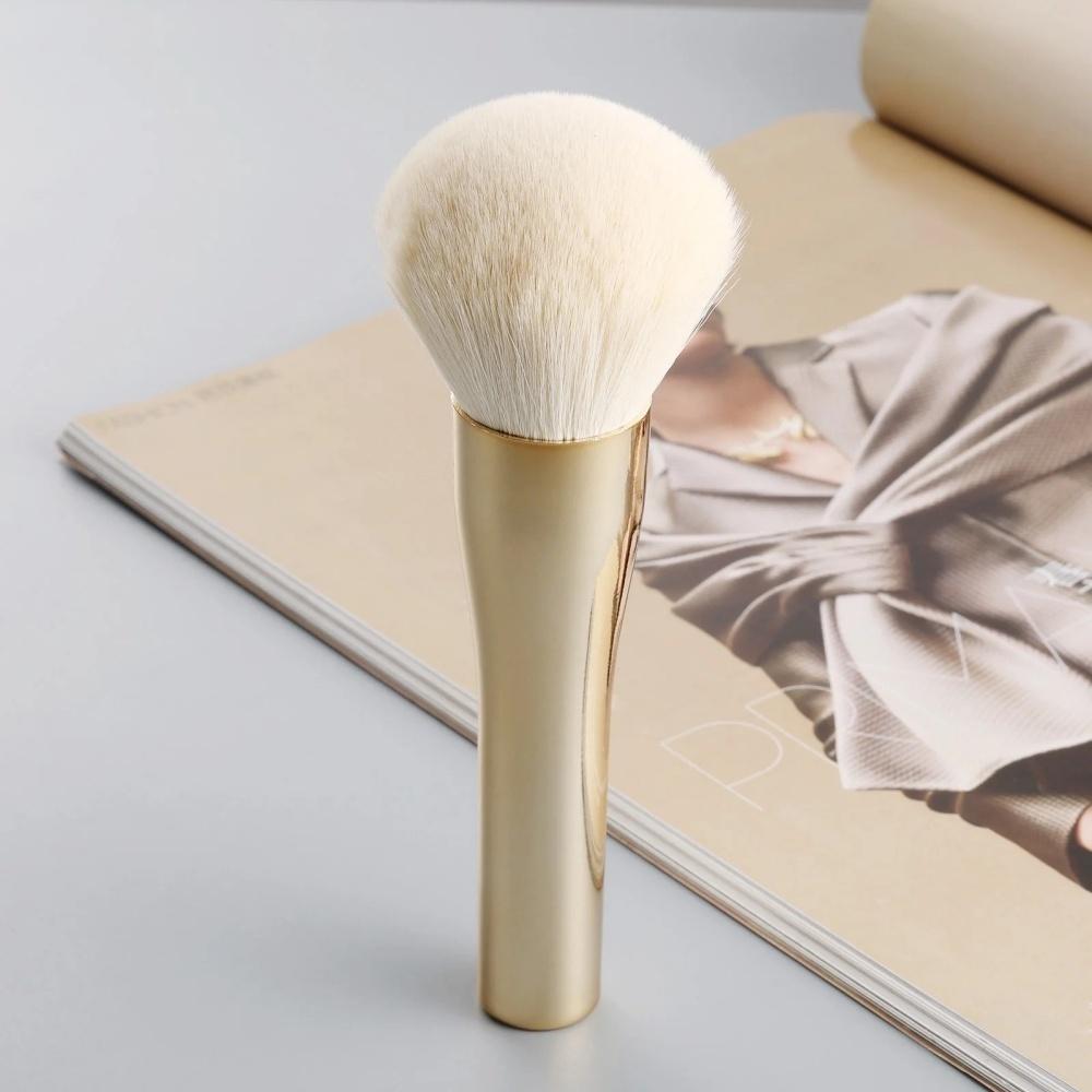 Single Large Powder Makeup Brush Fluffy Rich Soft Bristles Professional Facial Brush Premium Cosmetic Tools For Daily Makeup Use