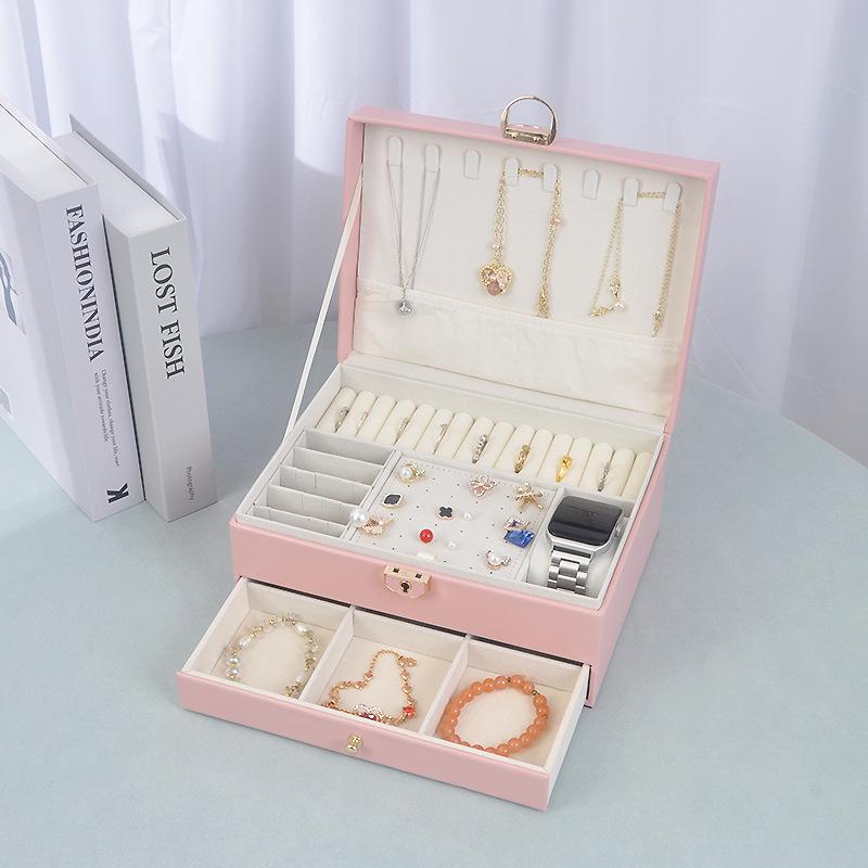 «Вместительная запирающаяся шкатулка для украшений с тремя ярусами и современным ромбовидным узором для ожерелий и сережек»