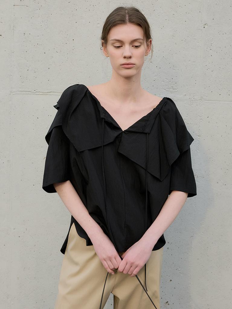MOMET Luev Frill Short Sleeve Blouse Black