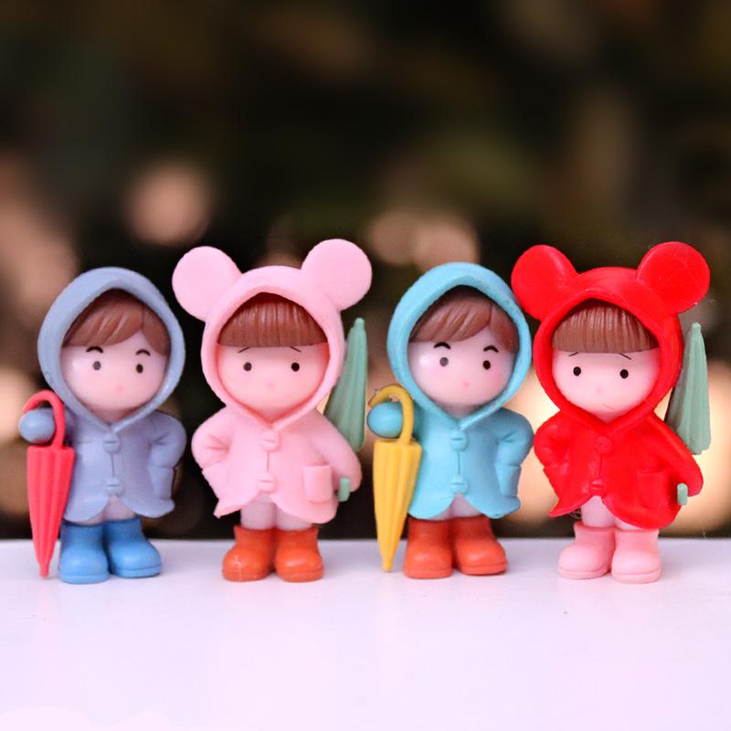 Adorable Cartoon Raincoat Couple Figurine - Miniature Landscape Decoration Doll
