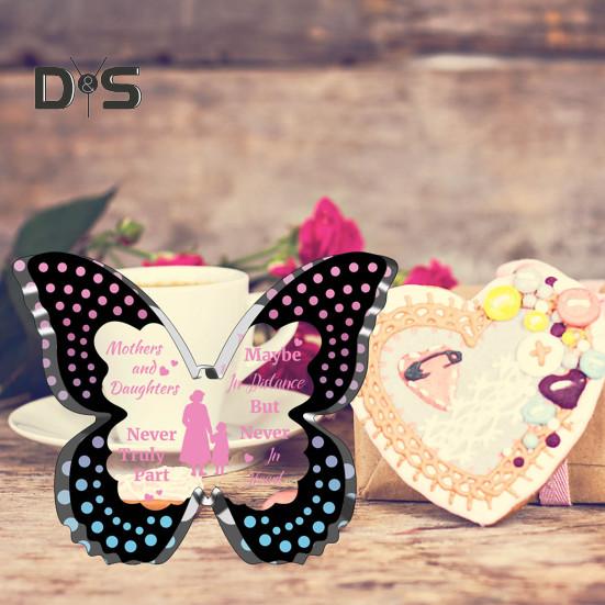 Акриловое украшение в виде бабочки. Подарок маме от дочери или сына. Прозрачное настольное украшение на День матери. Подарок на День святого Валентина.