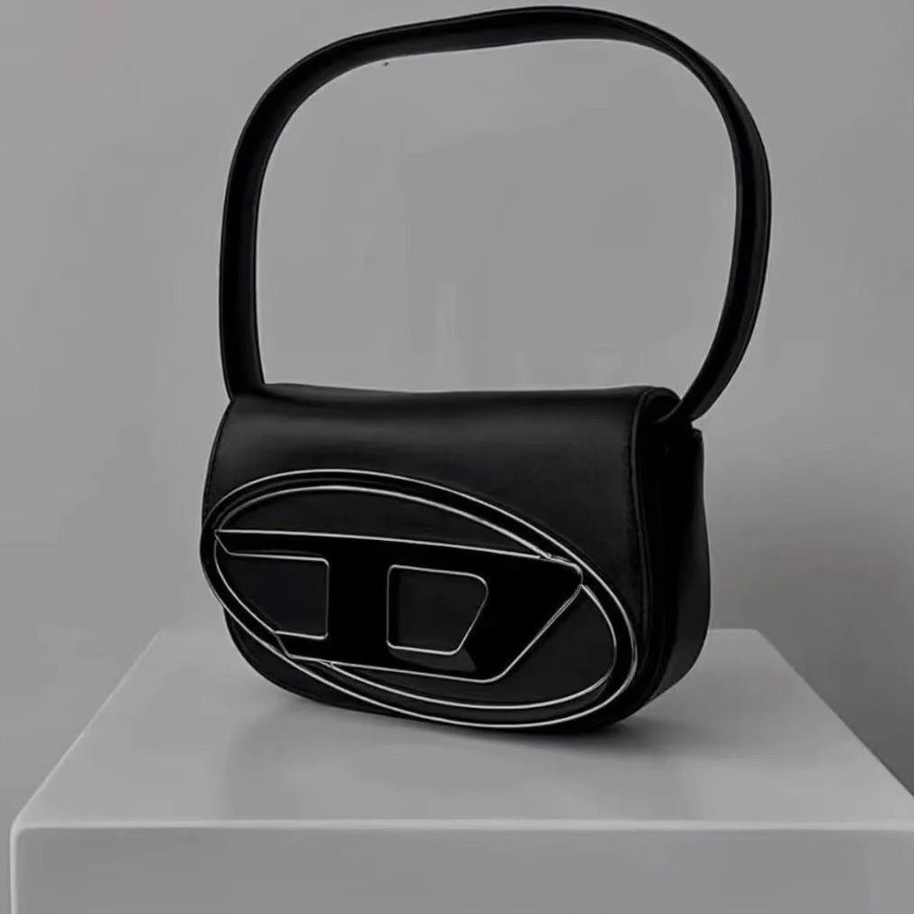 Стильная серебристая маленькая сумка через плечо для женщин с шикарным уникальным дизайном и универсальной привлекательностью