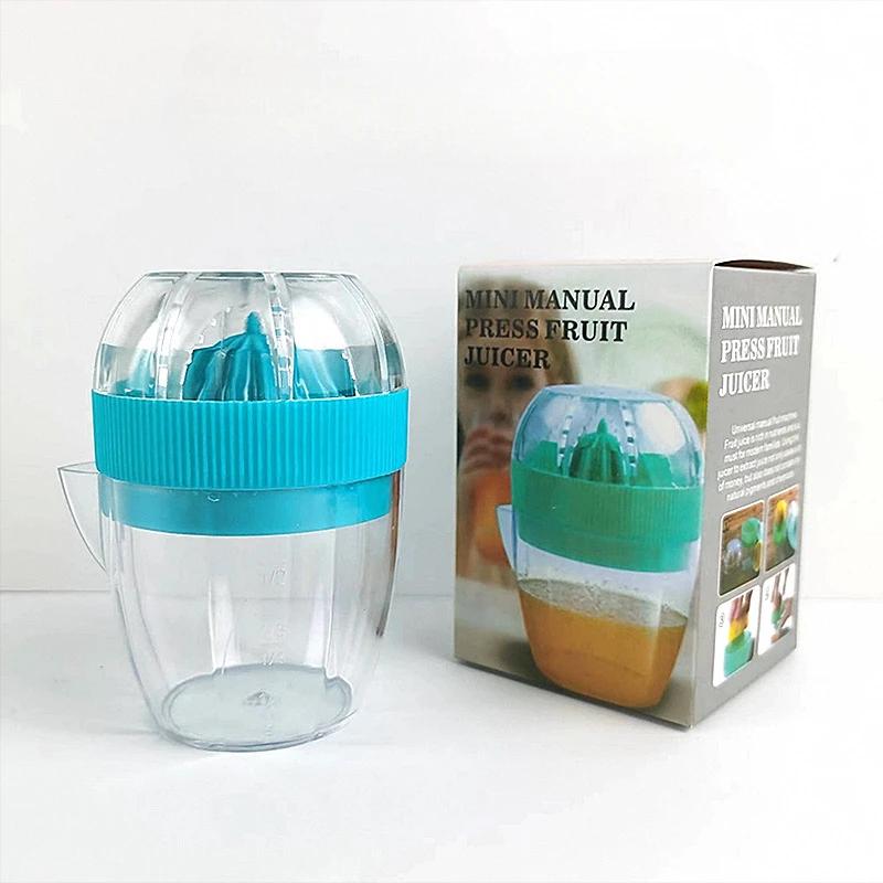 Manual Juicer Lemon Squeezer Portable Mini Citrus Juicer Bottle Household Plastic Orange Juice Machine with Lid Kitchen Gadgets