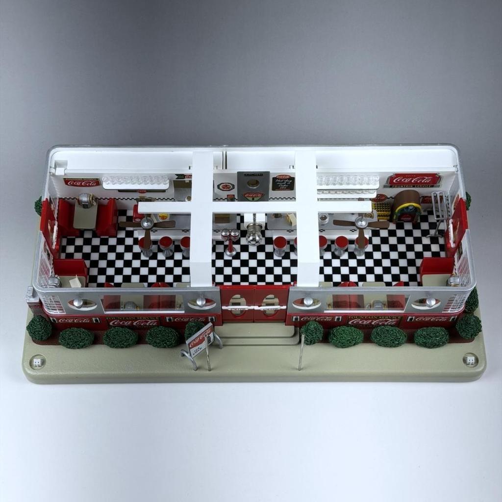 Danbury Mint Coca-Cola American Diner Diorama Clock Sweet Memories
