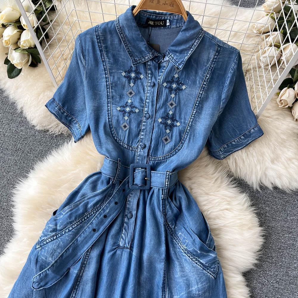 RUGOD Весна и лето Новое вышитое джинсовое платье женское средней длины с большими отворотами-лацканами и плиссировкой на талии длинное платье