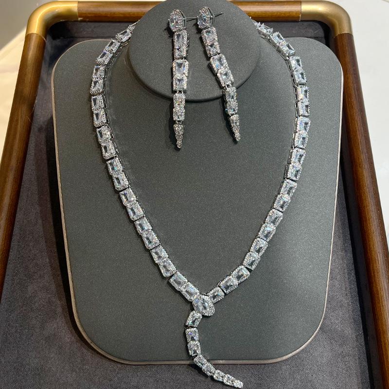 Ювелирные изделия от кутюр Baoxi в виде змеиной головы: Высококлассное колье с инкрустацией цирконием, с родиевым покрытием, вдохновленное французским подиумом, издание года Змеи