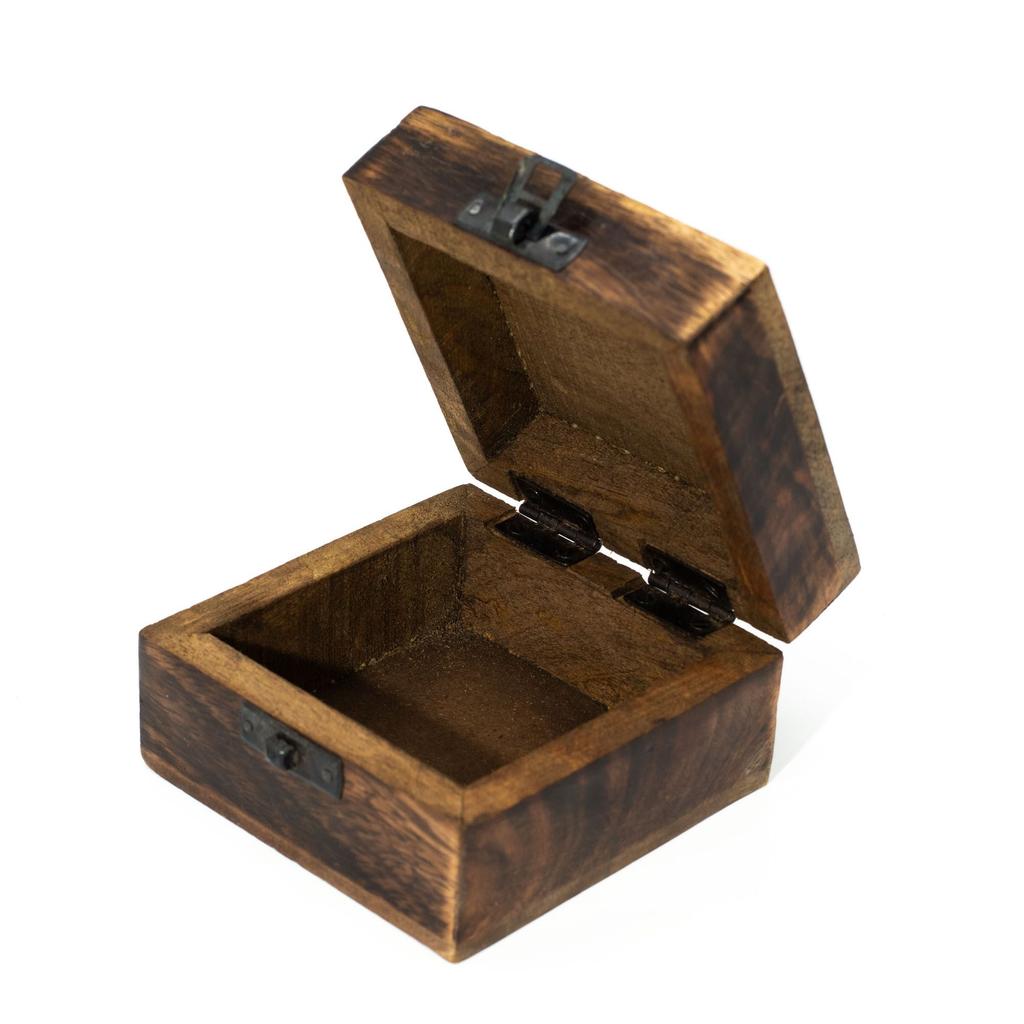 Small Enamelled Box – Petite Secrets
